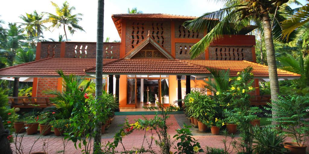 Beach And Lake Ayurvedic Resort, Ковалам Экстерьер фото