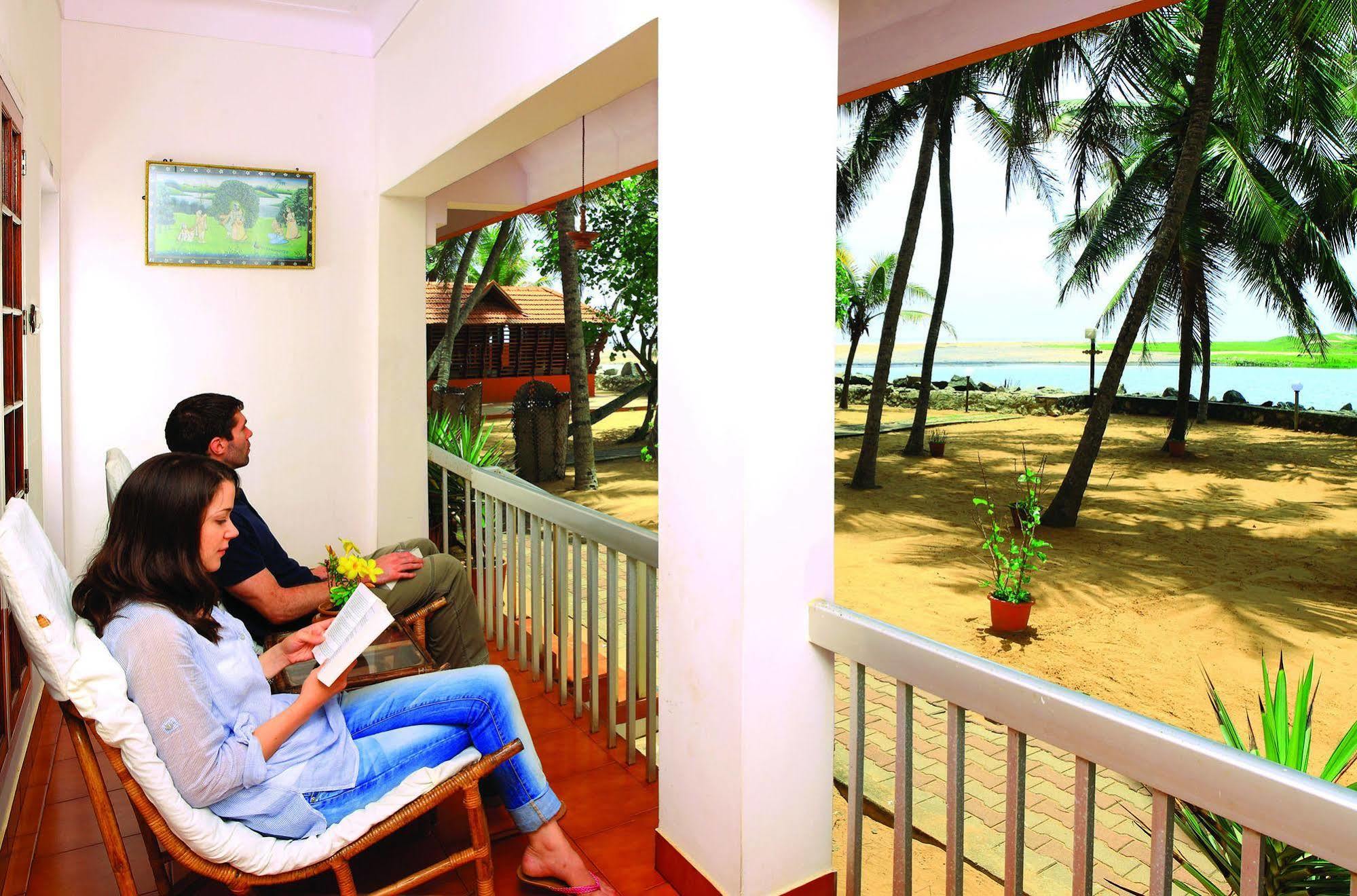 Beach And Lake Ayurvedic Resort, Ковалам Экстерьер фото